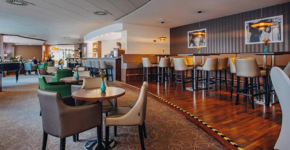 Cosmopolitan Bobycentrum – Czech Leading Hotels, Bar (on property)