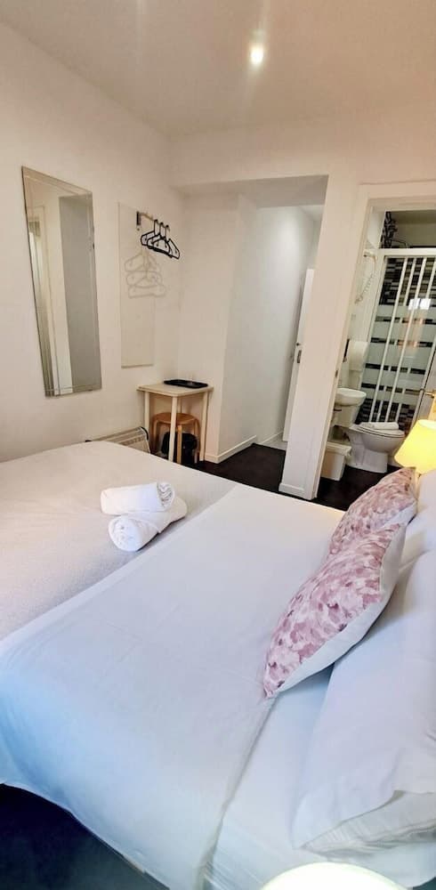 AYZ Sierra de Meira - Auto check-in property, Room