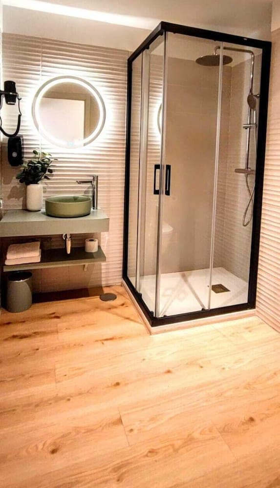 Hostal Antón Martín, Bathroom