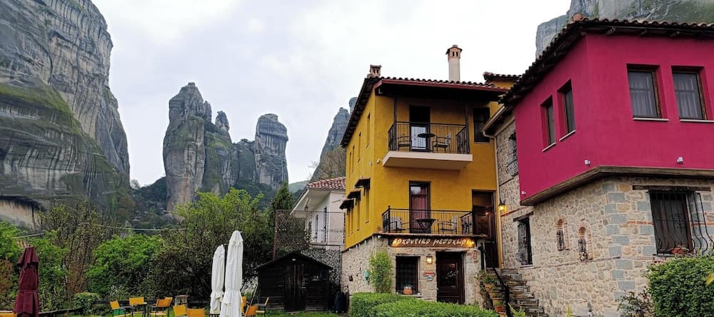 Archontiko Mesohori, Front of property