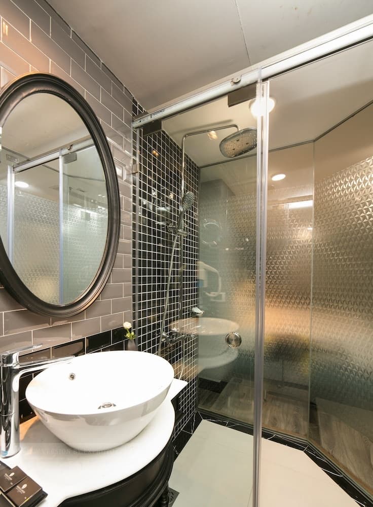 Hanoi Paradise Center Hotel & Spa, Bathroom