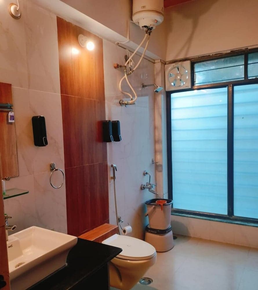 Nature's Sprout Wildmark Kanha Resort, Bathroom