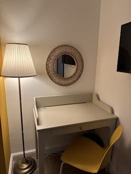 Art Hotel, Room