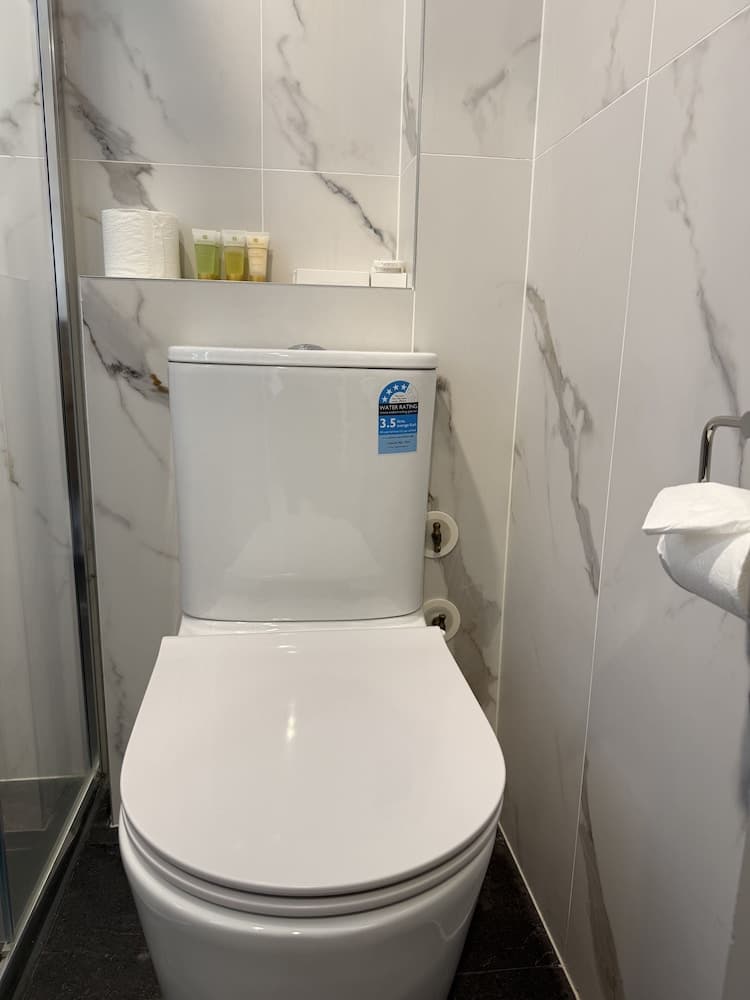 Marco Polo Motor Inn Sydney, Bathroom