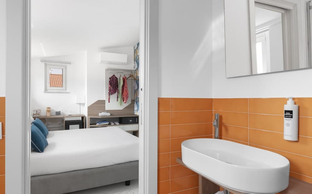 Palazzo Tasso, Bathroom