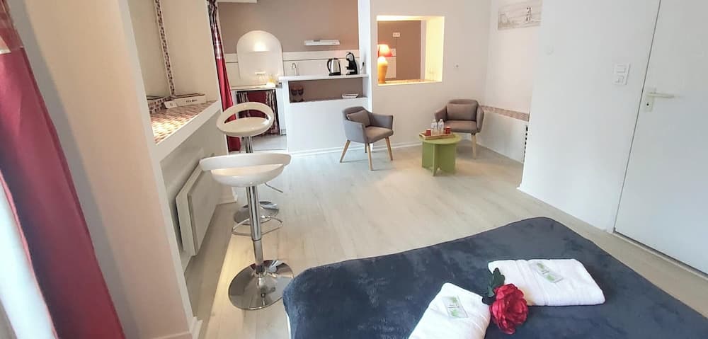 La Residence Au Berceau de Bernadette, Living area