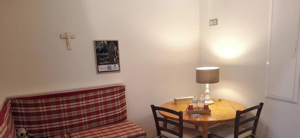 La Residence Au Berceau de Bernadette, Living area