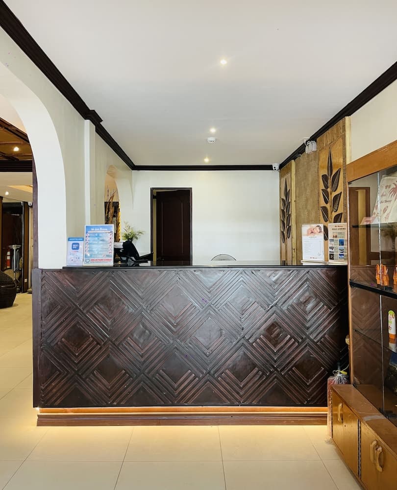 Red Coconut Beach Hotel, Reception