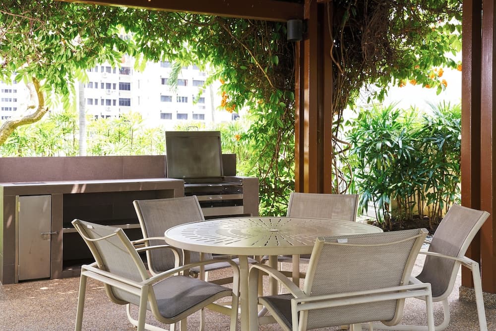 Village Residence Hougang, BBQ/picnic area