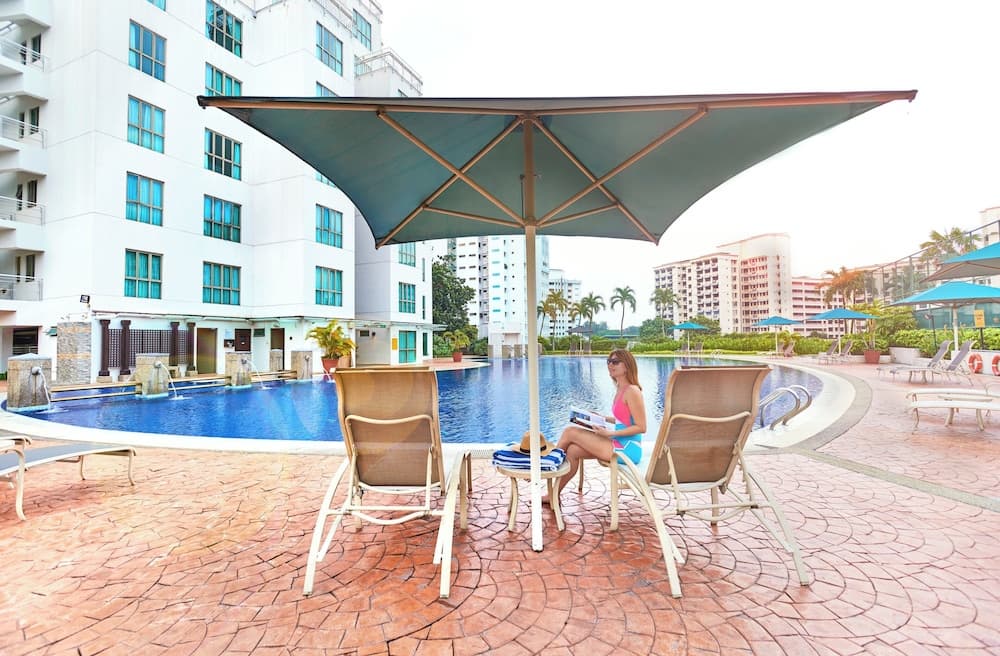 Village Residence Hougang, Pool