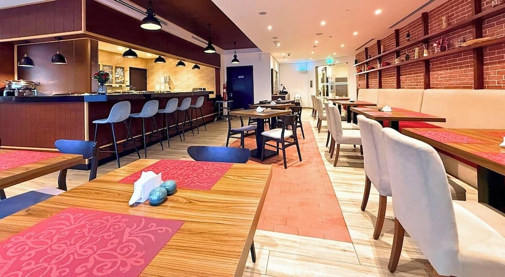 Asma Hotel, Restaurant