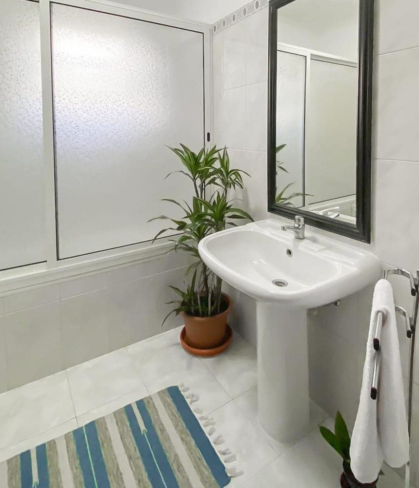 Gardens Guest House-hostel, Bathroom