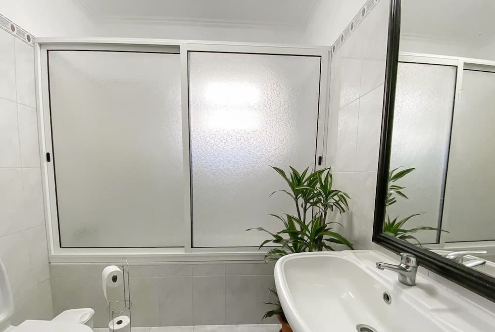 Gardens Guest House-hostel, Bathroom