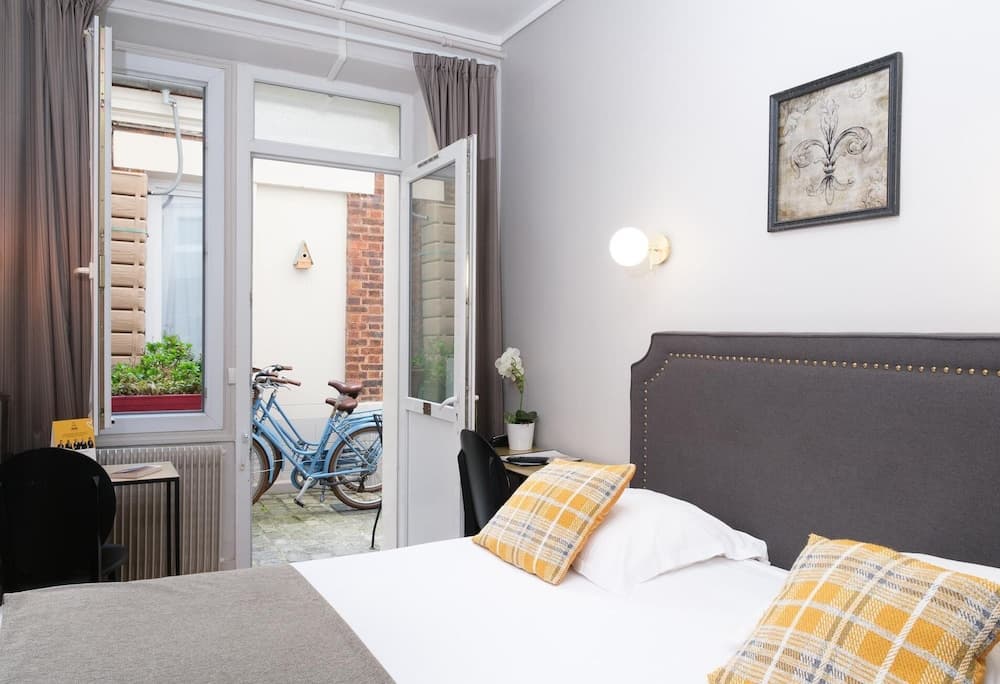 A l'Hotel des Roys, Room
