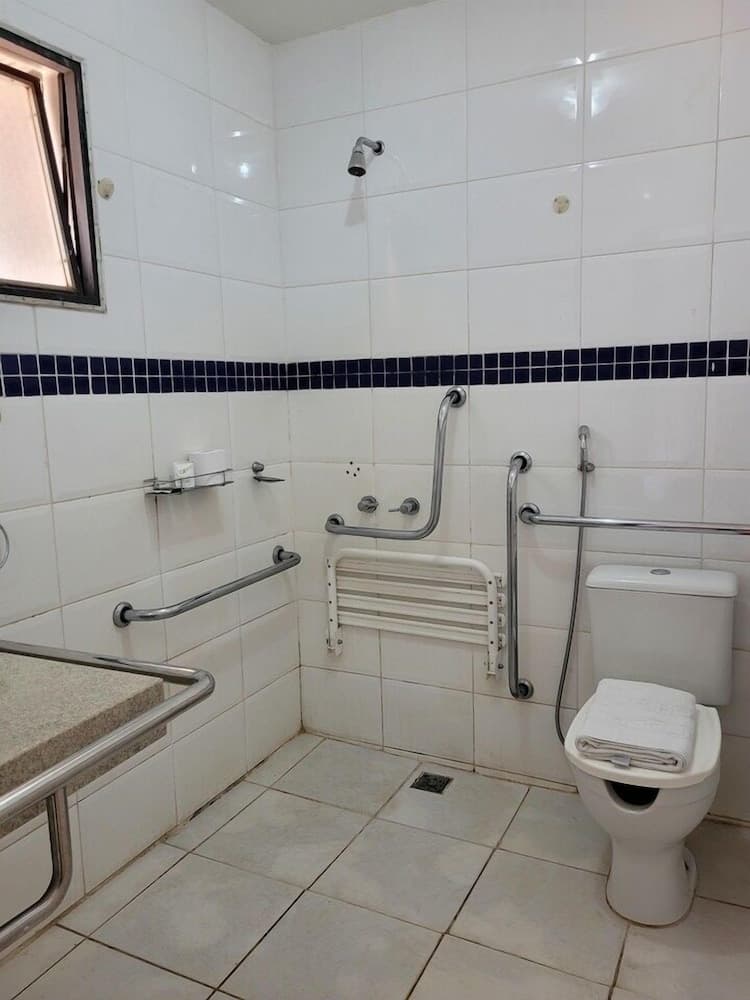 Hotel El Pilar by Bsb Inn, Bathroom