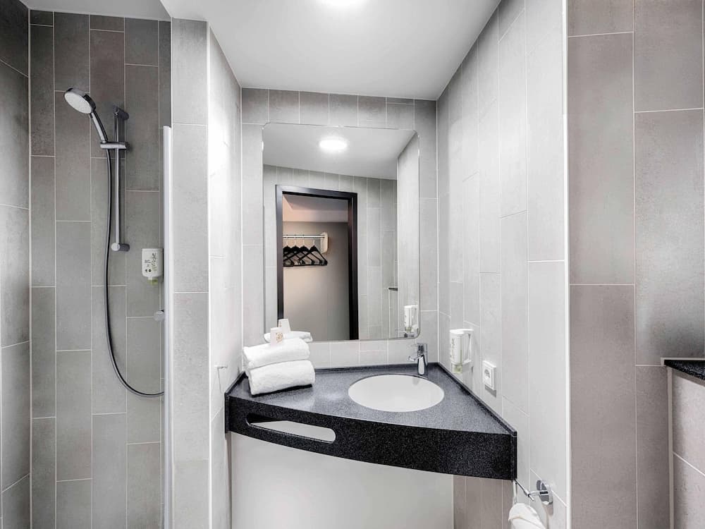 B&B Hotel Amsterdam-Zaandam, Bathroom