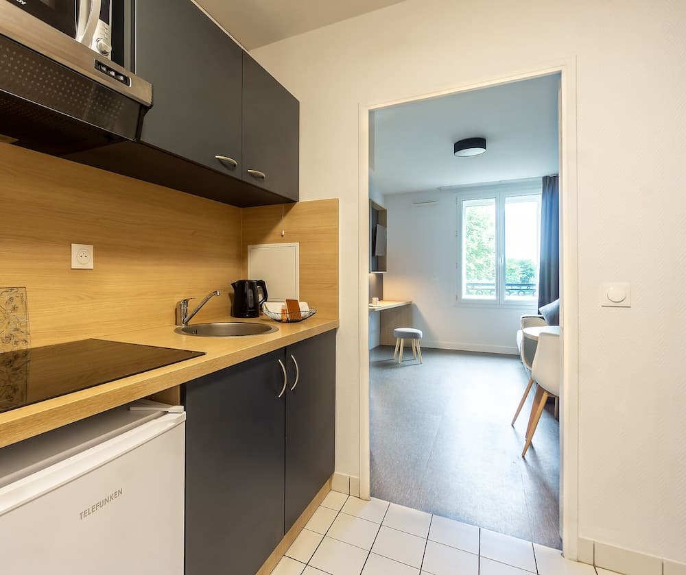 City Residence PARIS SAINT-MAURICE, Private kitchen