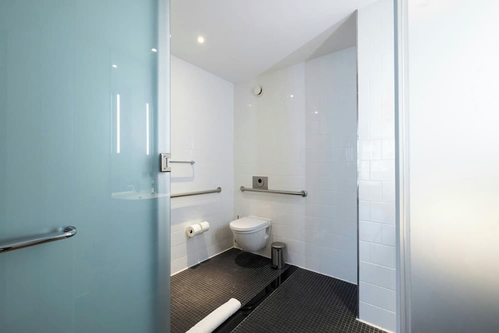 citizenM New York Times Square, Bathroom