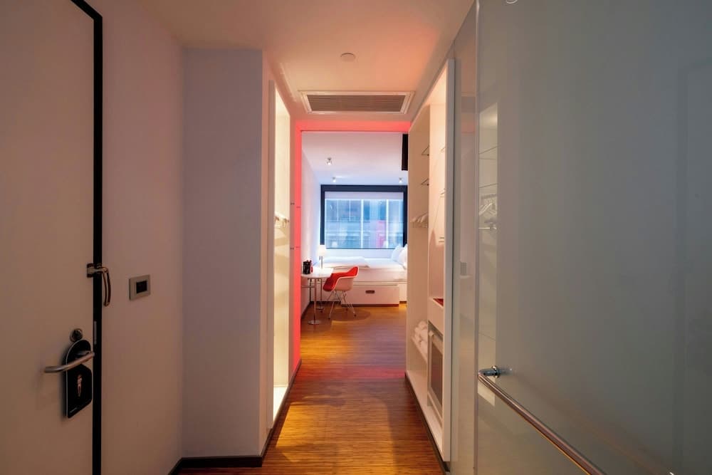 citizenM New York Times Square, Room
