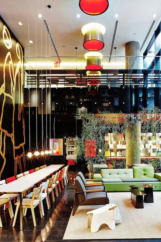 citizenM New York Times Square, Lobby