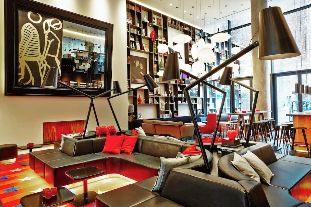 citizenM New York Times Square, Lobby