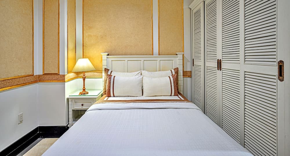 S79 Residences 345AB Apartment, Room