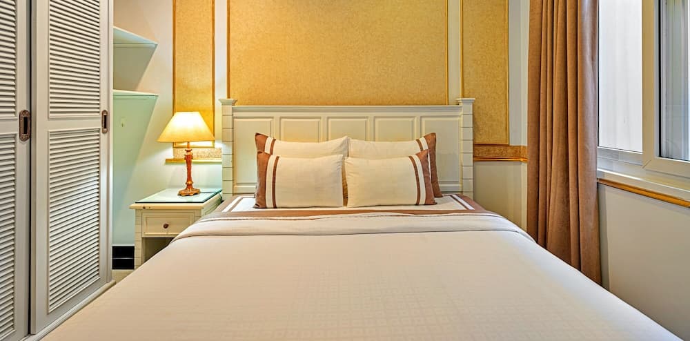 S79 Residences 345AB Apartment, Room