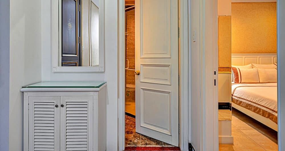 S79 Residences 345AB Apartment, Room