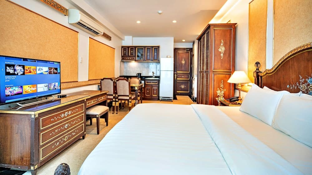 S79 Residences 345AB Apartment, Room