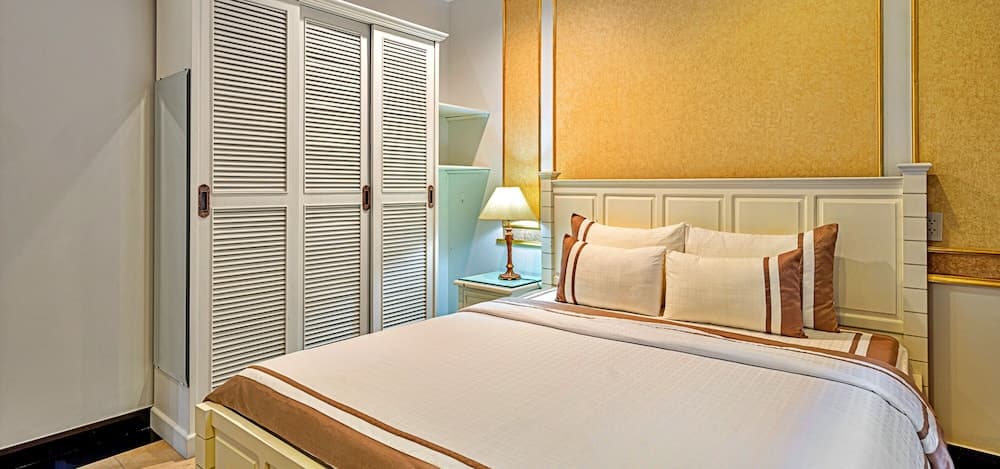 S79 Residences 345AB Apartment, Room