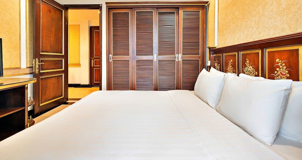 S79 Residences 345AB Apartment, Room