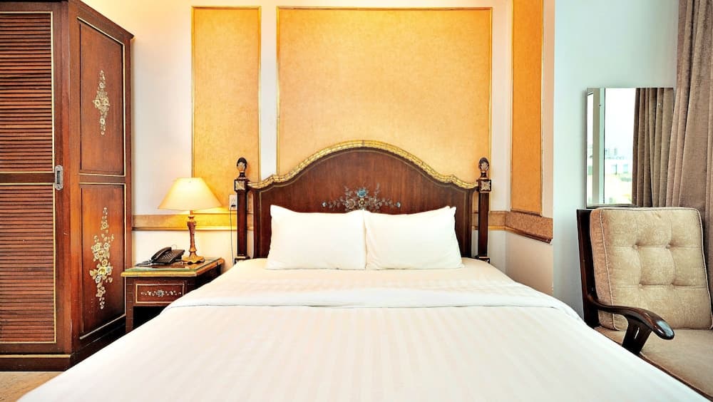 S79 Residences 345AB Apartment, Room