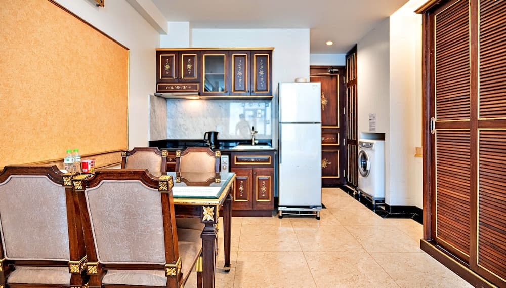 S79 Residences 345AB Apartment, Room