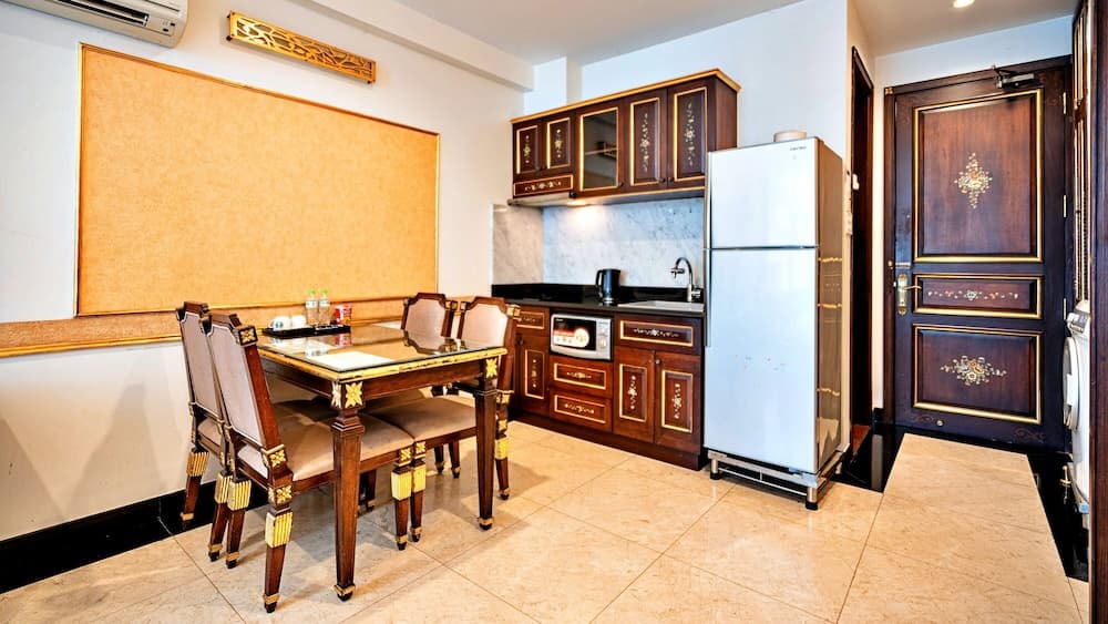 S79 Residences 345AB Apartment, Room