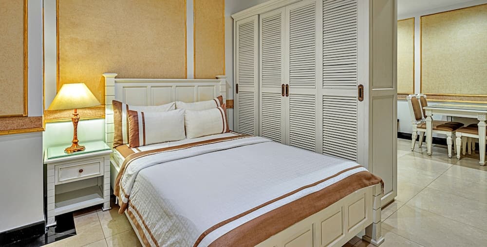 S79 Residences 345AB Apartment, Room