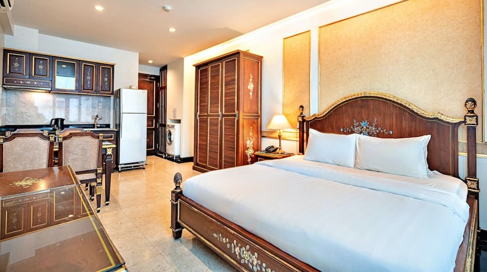 S79 Residences 345AB Apartment, Room