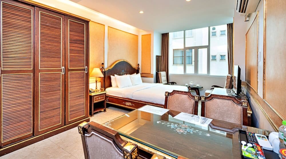 S79 Residences 345AB Apartment, Room