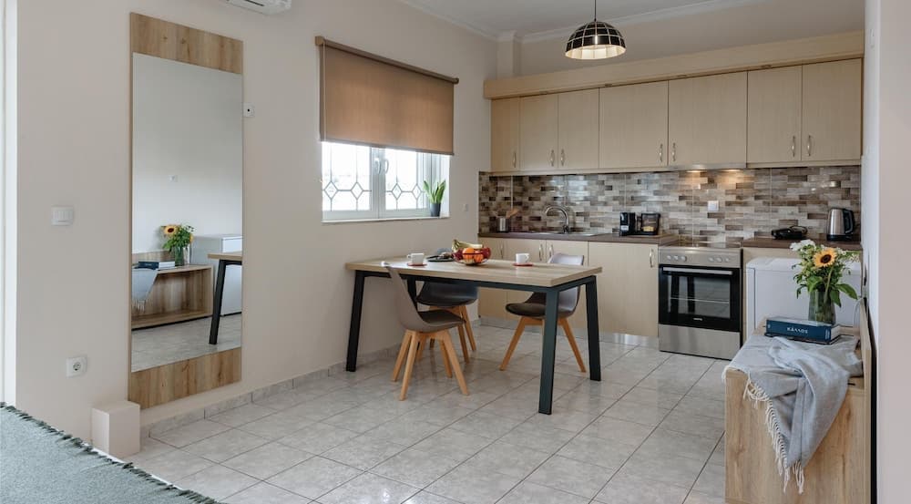 Zilean Apartment Airport by Airstay, Private kitchen