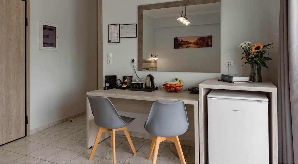 Zilean Apartment Airport by Airstay, Room