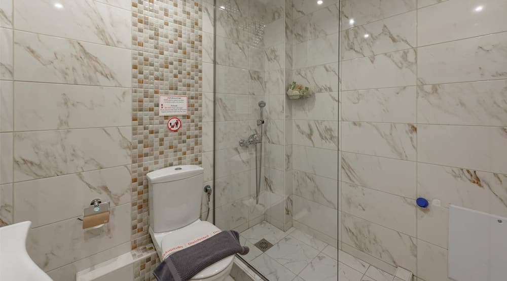 Zilean Apartment Airport by Airstay, Bathroom