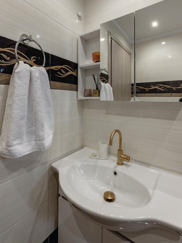 Zilean Apartment Airport by Airstay, Bathroom