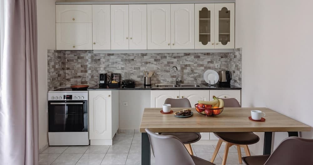 Zilean Apartment Airport by Airstay, Private kitchen