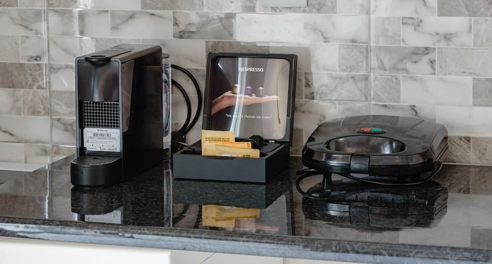 Zilean Apartment Airport by Airstay, Private kitchen