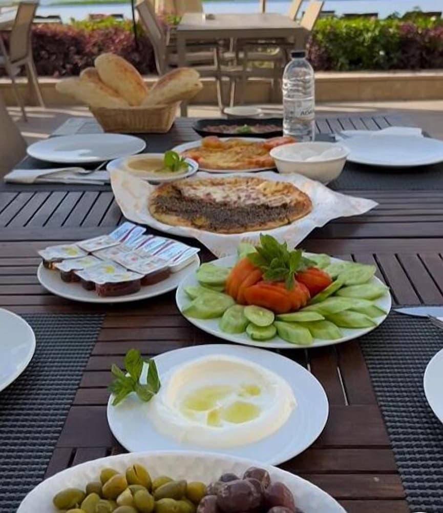 PORTO & ALMIRA BEACH, Breakfast meal