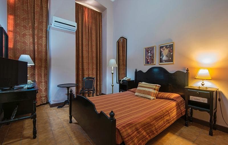 Hotel Plaza, General view