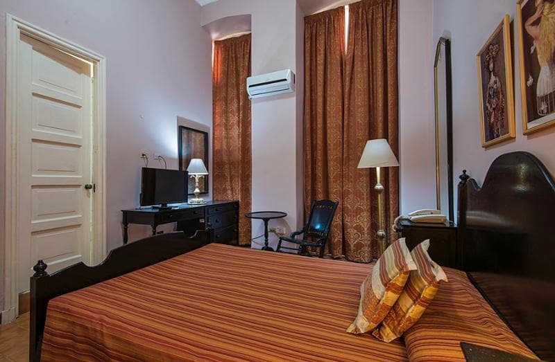 Hotel Plaza, General view