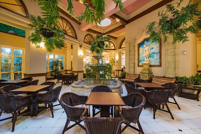 Hotel Plaza, Restaurant