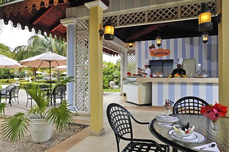 Melia Las Dunas, Bar