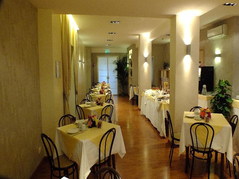 Consul Hotel, Restaurant