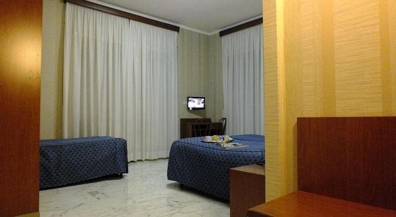 Consul Hotel, Room